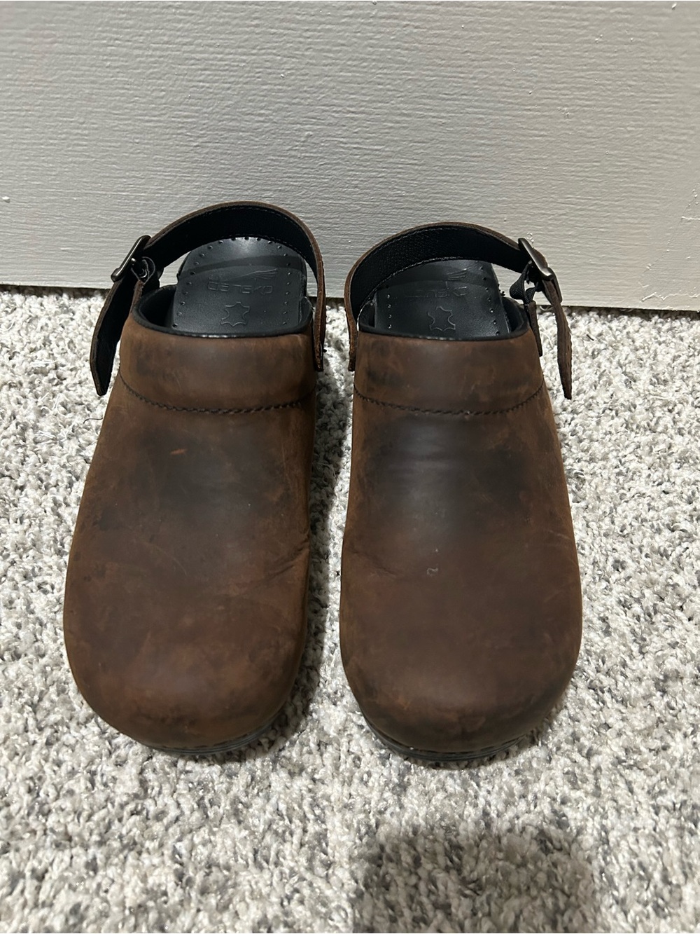 Dansko Womenās Ingrid Mules Slip-On Leather Backstrap Clogs in Antique Brown